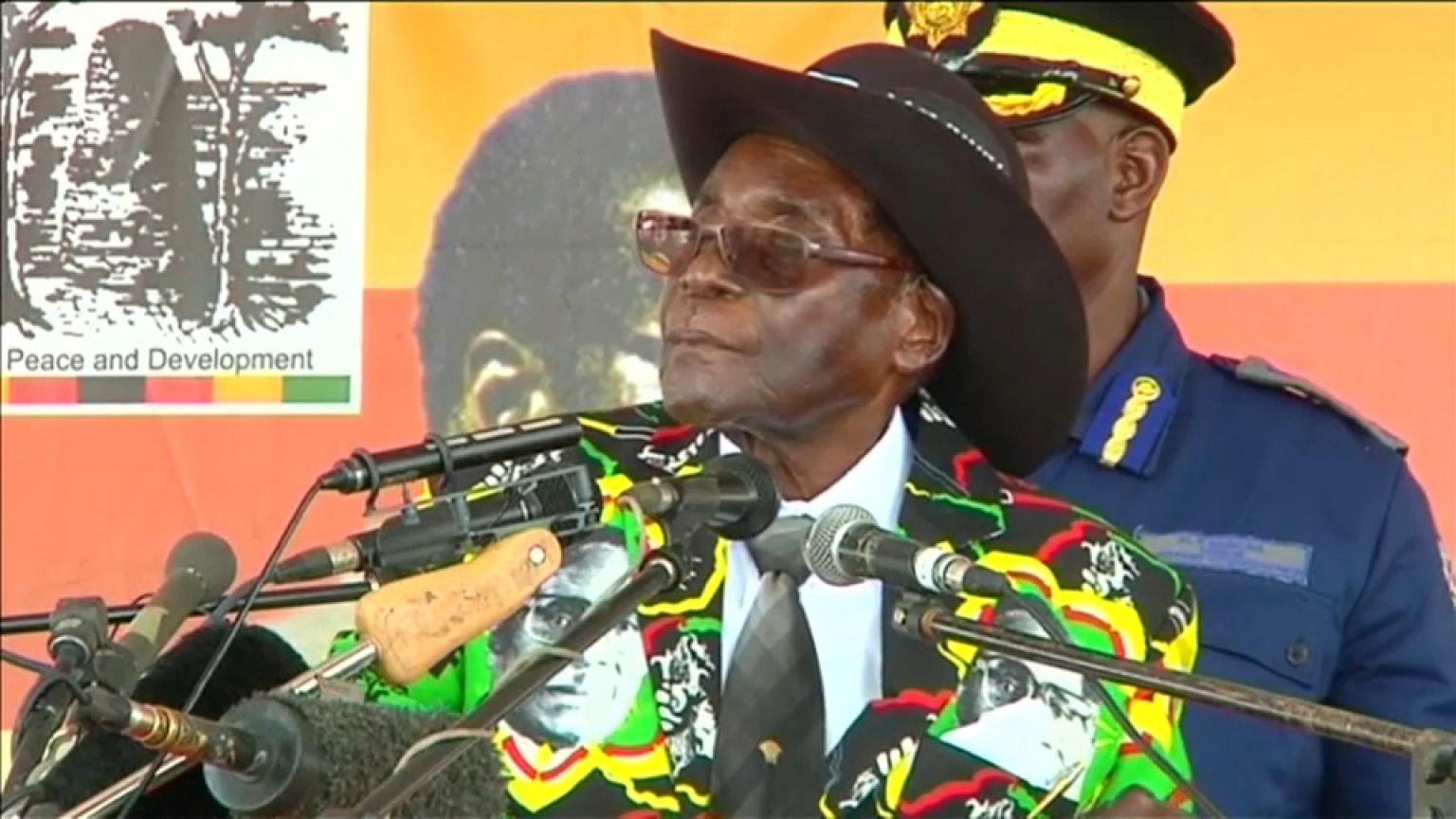 Robert Mugabe, 37 ans au pouvoir