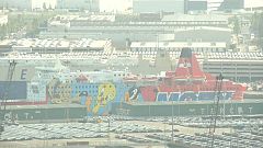 El barco de Piolín listo para zarpar del puerto de Barcelona