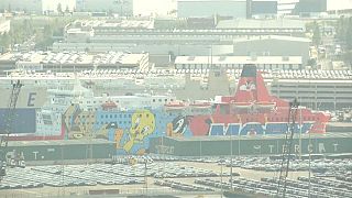 El barco de Piolín listo para zarpar del puerto de Barcelona