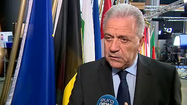 Avramopoulos:" LA UE no cerrará la puerta a los refugiados" Avramopoulos:" LA UE no cerrará la puerta a los refugiados"