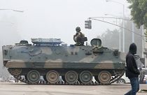 Exército toma controlo e confina Robert Mugabe