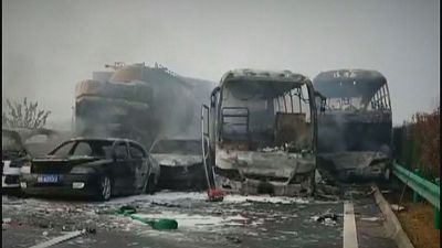 تصادف و آتش گرفتن خودروها در بزرگراهی در چین
