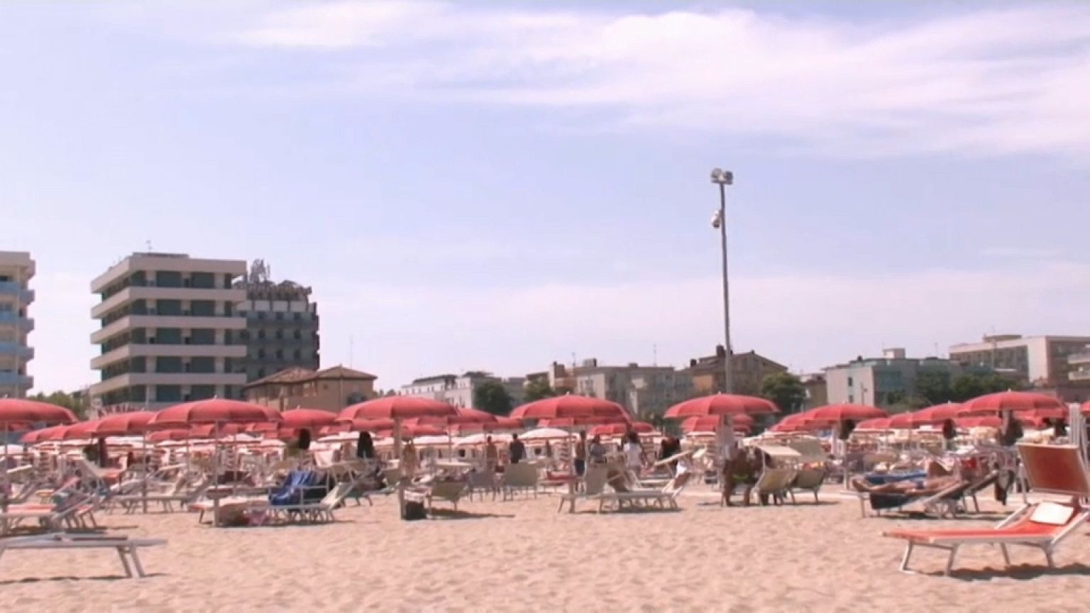 Stessa spiaggia, stesso mare? Forse