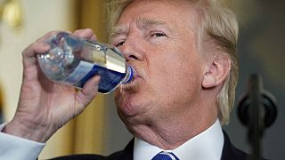 Trump vs Rubio: scontro a suon di sorsi d'acqua