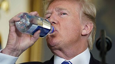 Marco Rubio apanha Donald Trump a "meter água"