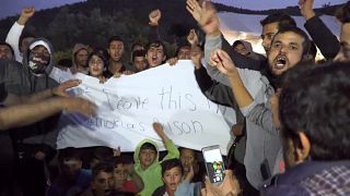 Grecia empieza a trasladar refugiados de Lesbos