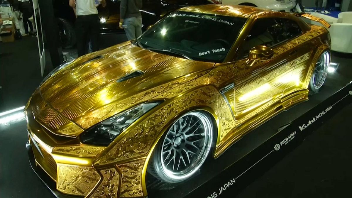 خودرویی با روکش طلا در نمایشگاه بین‌المللی موتور دبی