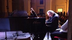 Addio a Luis Bacalov, premio Oscar per le musiche de "Il Postino"