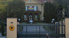 LGBT-Festival verboten: Deutsche Botschaft in Ankara zeigt (bunte) Flagge