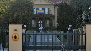 LGBT-Festival verboten: Deutsche Botschaft in Ankara zeigt (bunte) Flagge