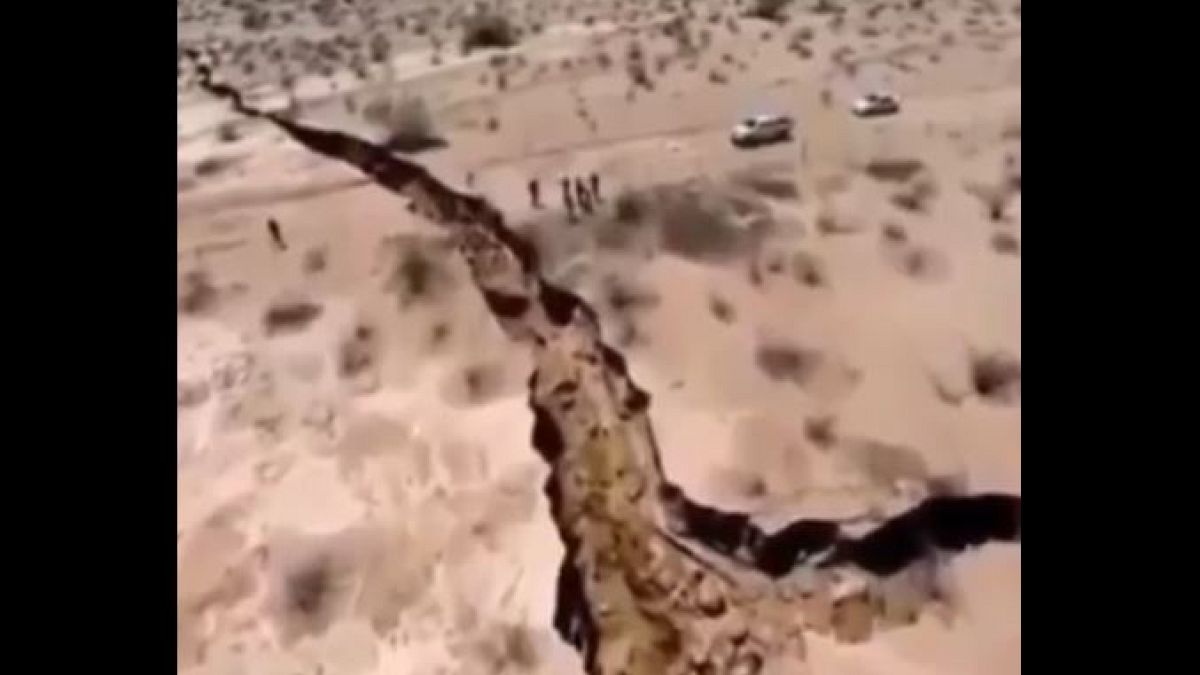 No, il video della terra squarciata non è del terremoto in Iran e Iraq