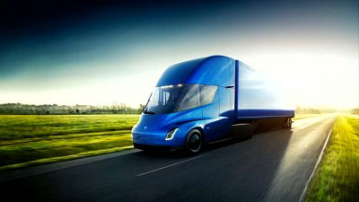 Tesla lleva la electricidad a los camiones con su modelo Semi