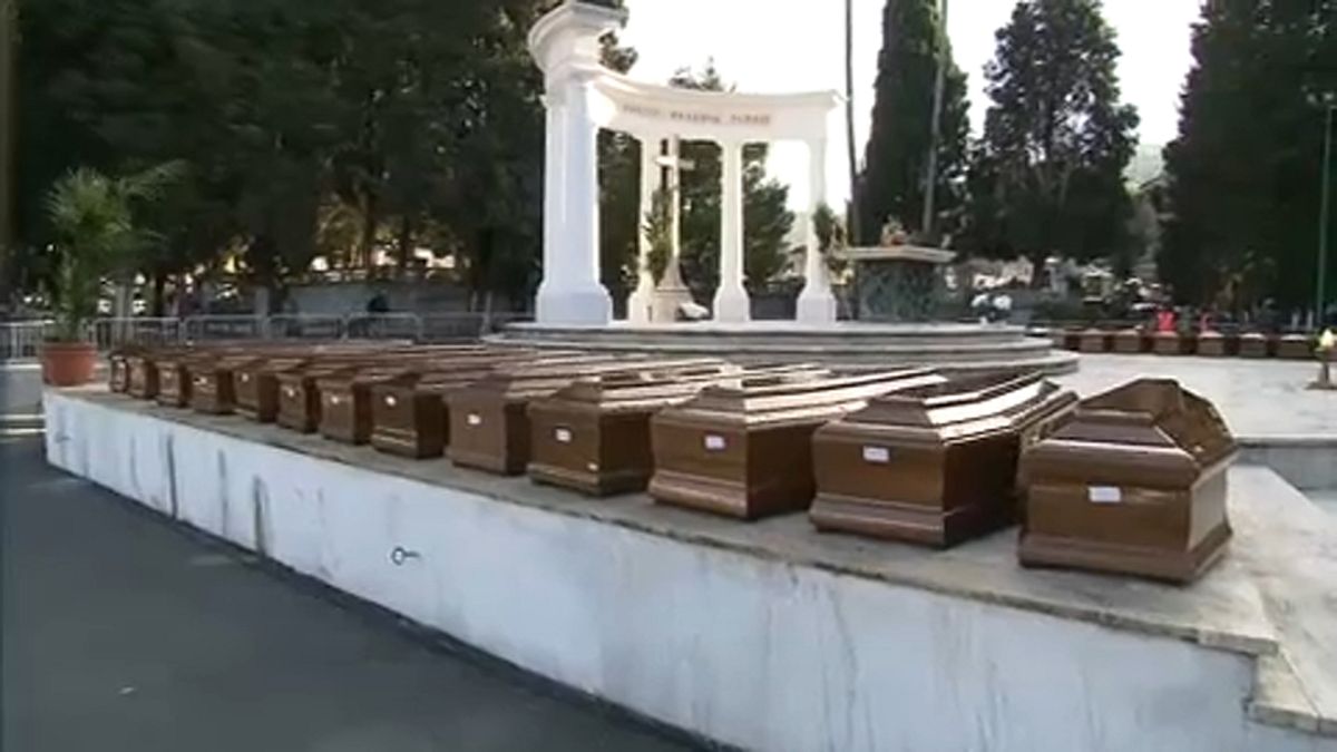 Salerno: i funerali delle 26 donne migranti morte in mare