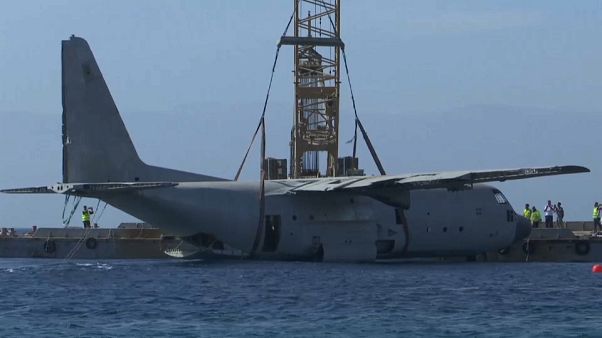 Hércules C-130 da Força Aérea da Jordânia termina no mar Hércules C-130 da Força Aérea da Jordânia termina no mar