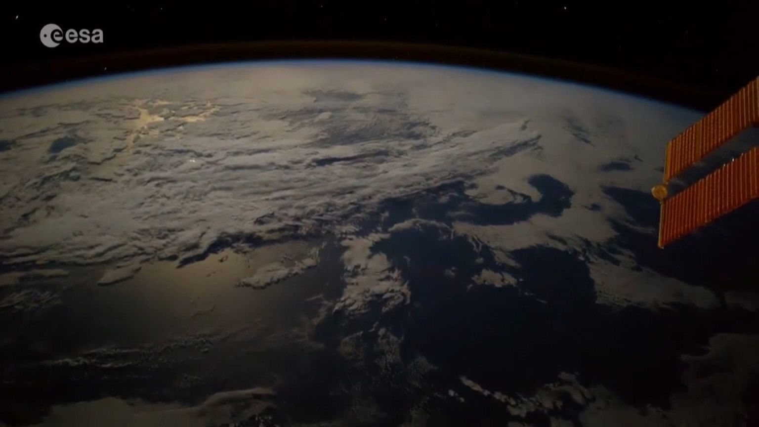 Palla di fuoco cade sulla Terra nel timelapse di Paolo Nespoli