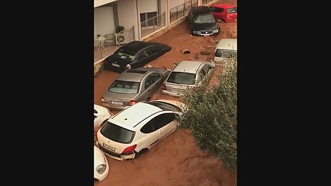 Greece: flash flooding overturns cars