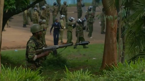 Repressão policial contra a oposição provoca mortos Repressão policial contra a oposição provoca mortos