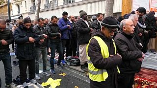 وزير الداخلية الفرنسي يدعو إلى التوقف عن تشويه سمعة المسلمين
