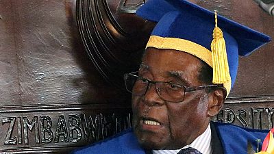 Zimbabwe : le parti au pouvoir se retourne contre Mugabe