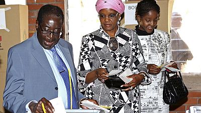 Zimbabwe : quel avenir pour les Mugabe après la "révolution de palais" ?