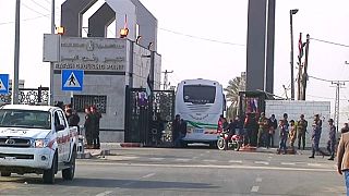 بعد عشر سنوات من الإغلاق، مصر تفتح الحدود مع غزة