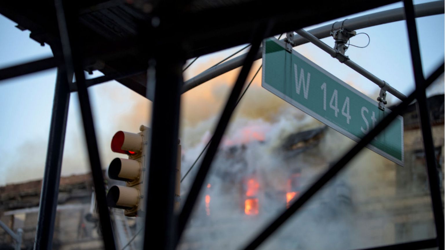 New York'da 6 katlı binada yangın
