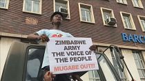 Mugabe elmozdítását ünnepelték Harare utcáin