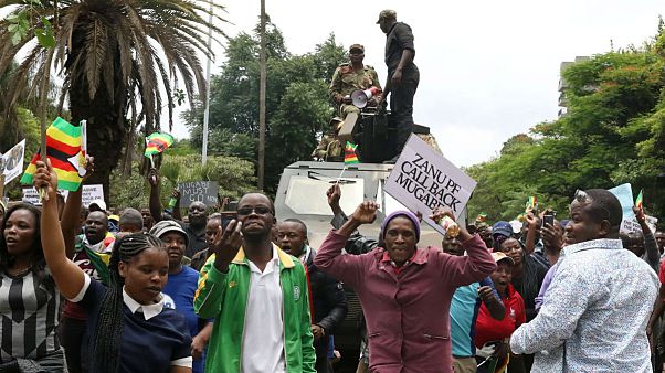 Zimbabwe, manifestanti: Inizia nuova era Zimbabwe, manifestanti: Inizia nuova era