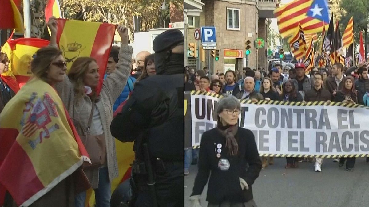 Barselona sokaklarında karşıt görüşlü gruplar yürüdü