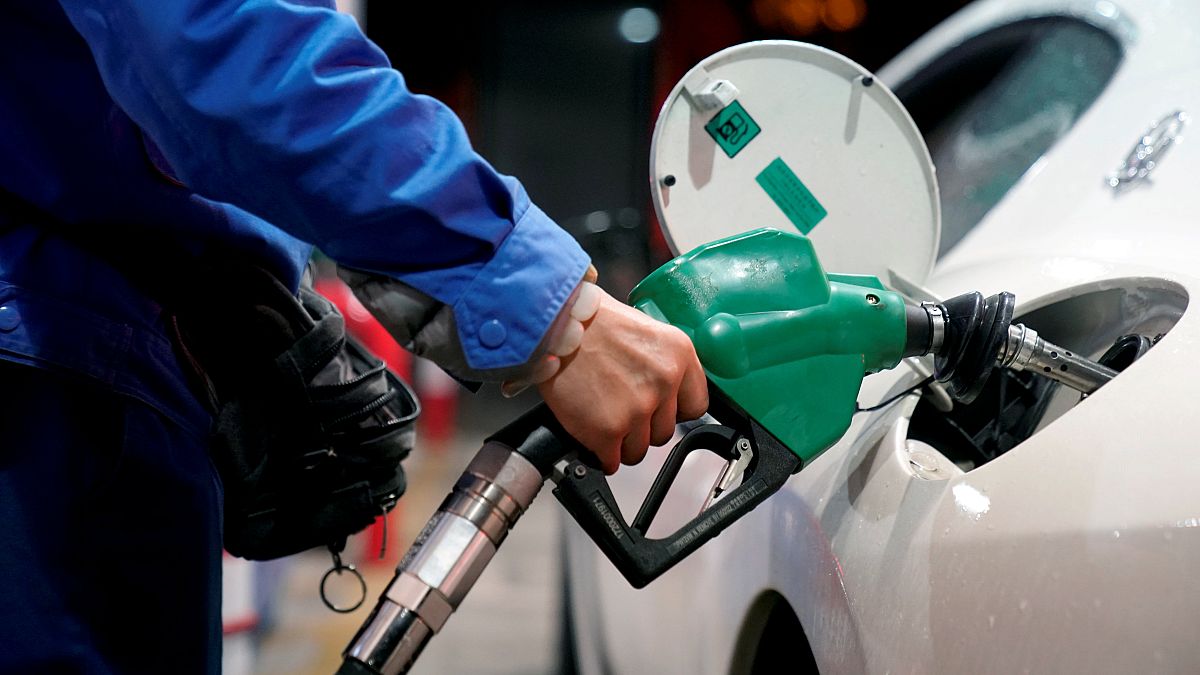 تطبيق الضريبة المضافة على البنزين 5% بداية من 2018