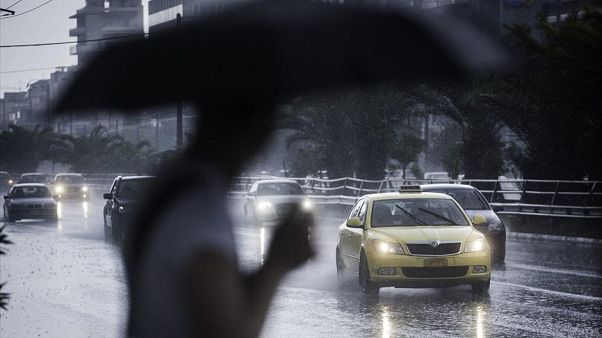 Σαρώνει η κακοκαιρία-Νεροποντή στην Αθήνα Σαρώνει η κακοκαιρία-Νεροποντή στην Αθήνα