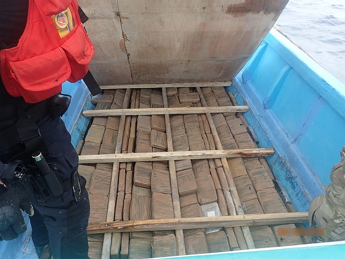 Coast Guard unloads 26,000 pounds of cocaine seized from Pacific | Euronews