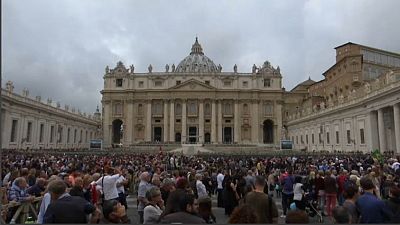 Abusi sessuali in Vaticano su chierichetti del Papa