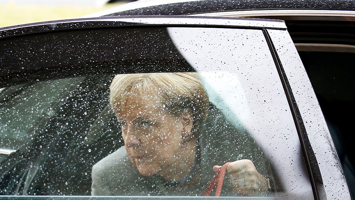 Merkel steht im Regen: FDP bricht Jamaika-Sondierungen ab