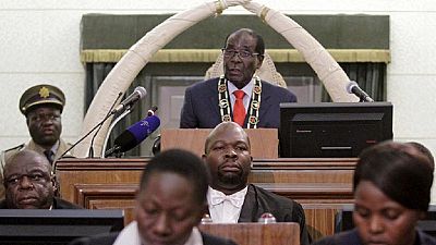La Zanu-PF veut engager dès mardi la procédure de destitution de Mugabe