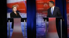 Image: Hillary Clinton and Barack Obama debate at Drexel University in Phil