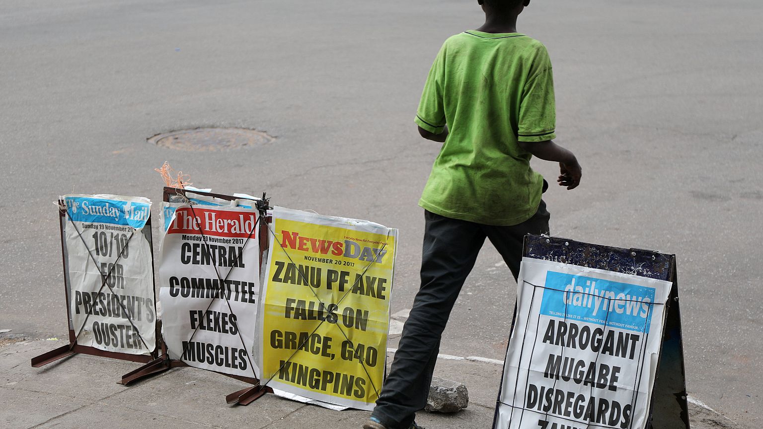 Zimbabwe: la destituzione di Mugabe passerà dal Parlamento