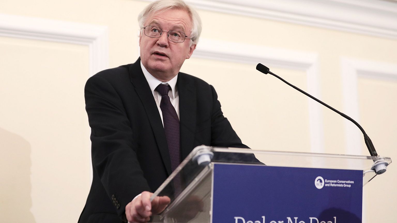 UK shows Brexit goodwill to help start EU trade talks