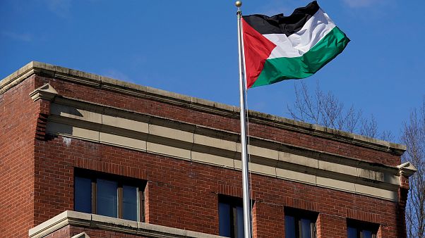 السلطة الفلسطينية تجمد الاتصالات مع واشنطن السلطة الفلسطينية تجمد الاتصالات مع واشنطن