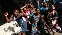 Ζιμπάμπουε: Τέλος ο Μουγκάμπε - Κύμα ενθουσιασμού