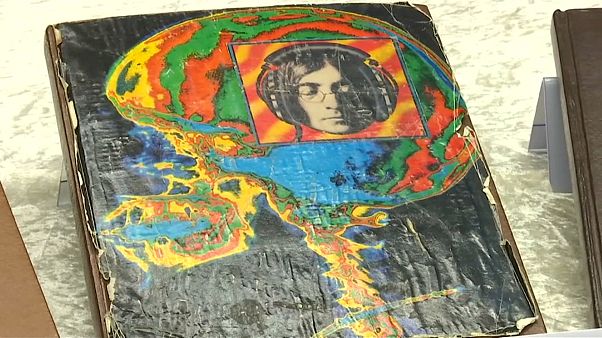 Reperti rubati a Lennon ritrovati a Berlino Reperti rubati a Lennon ritrovati a Berlino