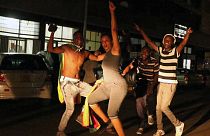 Mugabe-Gegner feiern