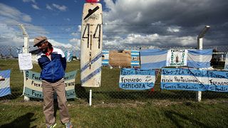 Rescuers race against time to save Argentine submariners