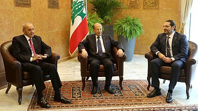 Lübnan Başbakanı Hariri istifasını askıya aldı