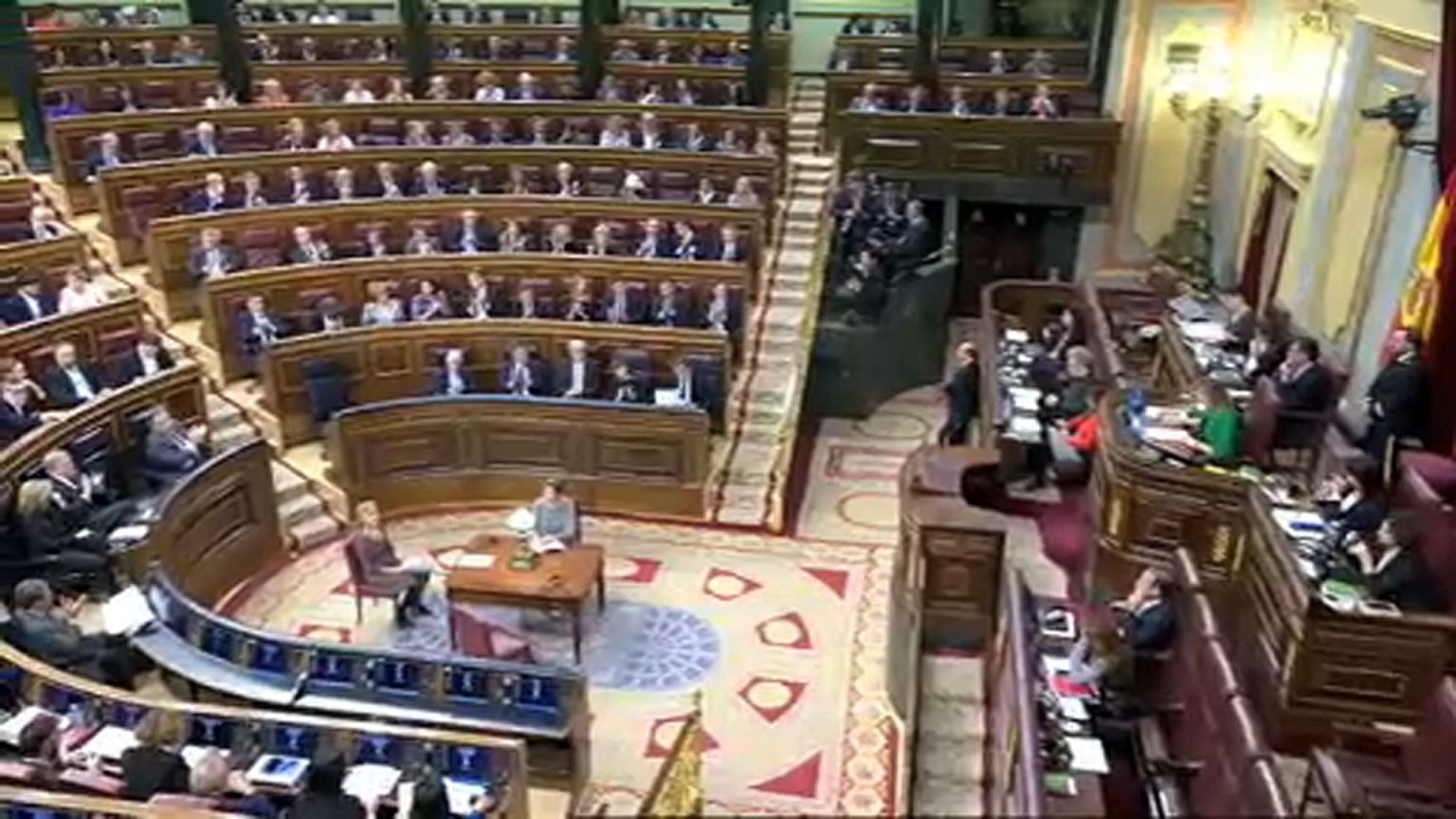 España cumple pero la amenaza catalana persiste