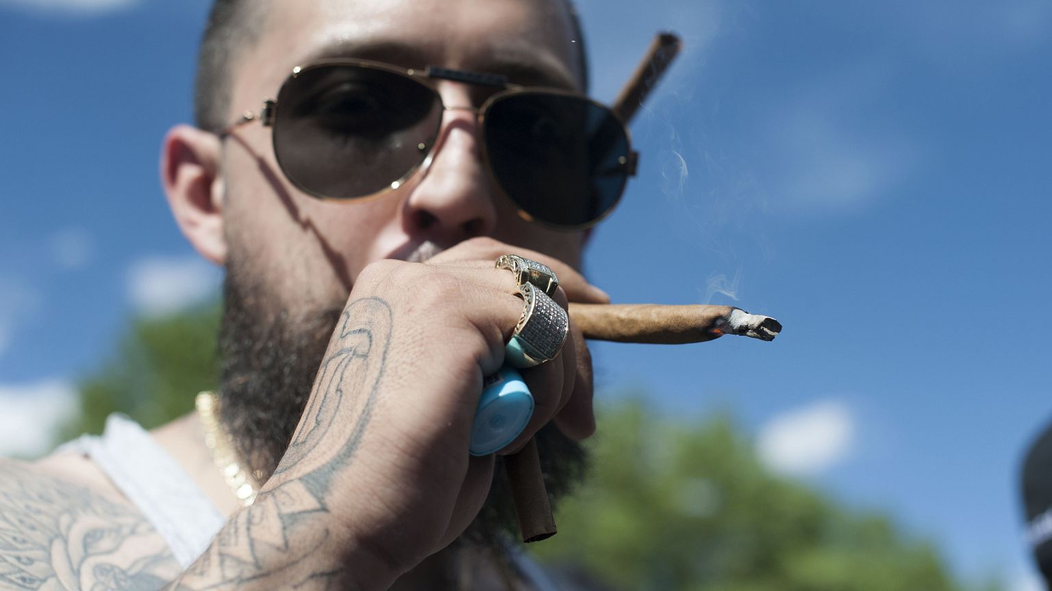 Image: Marijuana smokers in Colorado