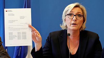 Marine Le Pen diz-se vítima de uma "fatwa" bancária