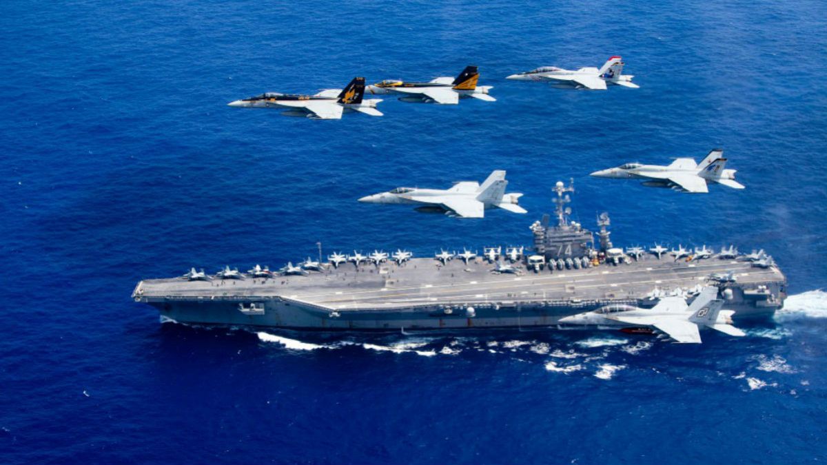 سقوط هواپیمای ارتش آمریکا در اقیانوس آرام