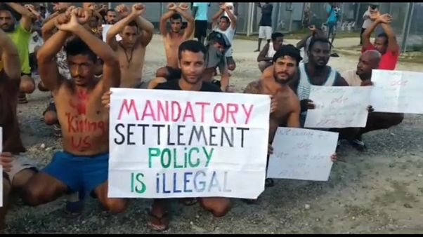 Manus: Polizei stürmt illegales Migranten-Lager Manus: Polizei stürmt illegales Migranten-Lager