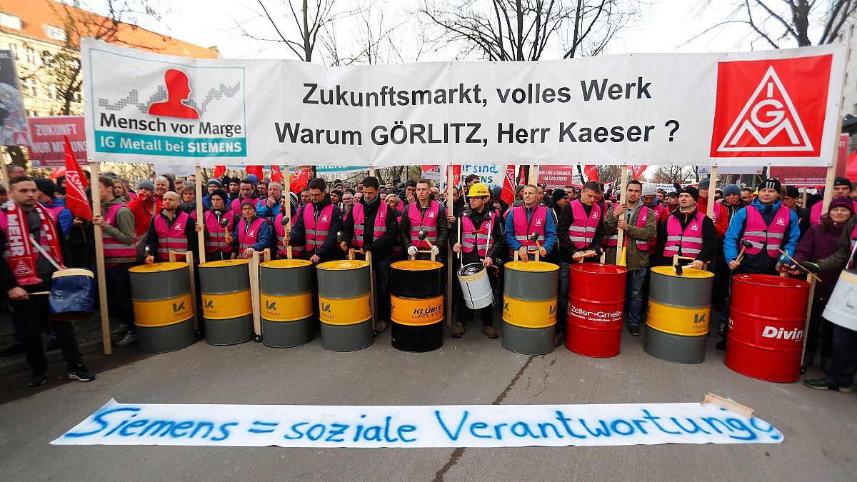 Сотрудники Siemens протестуют